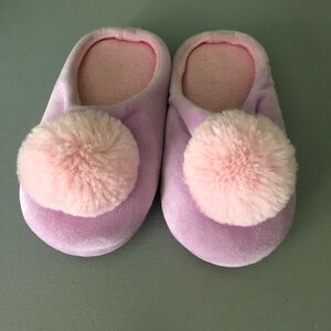 Cute pompom slippers